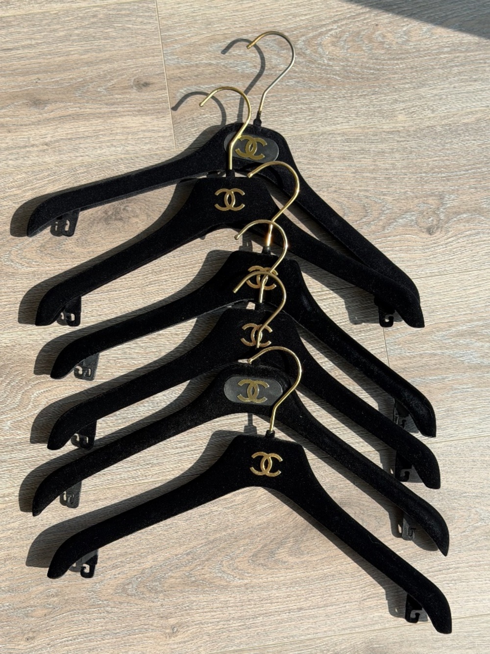 Chanel velvet hangers 6pcs